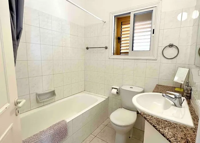 Apartament New Cozy Near The Sea! *