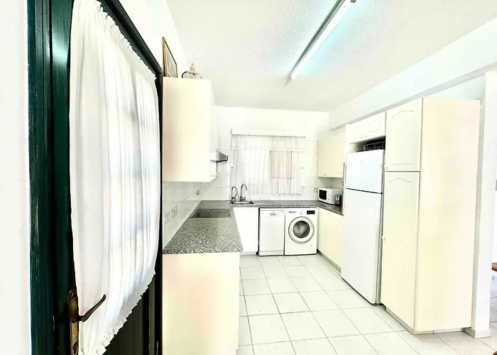 New Cozy Near The Sea! Paphos