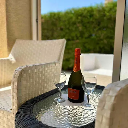 דירה New Cozy Near The Sea! פאפוס