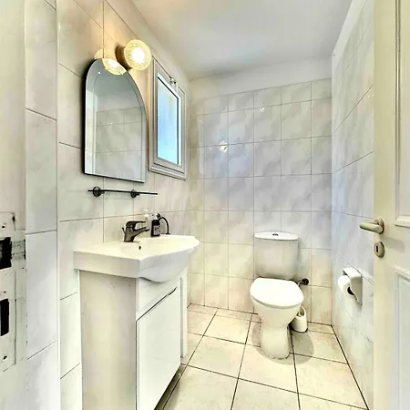 New Cozy Near The Sea!