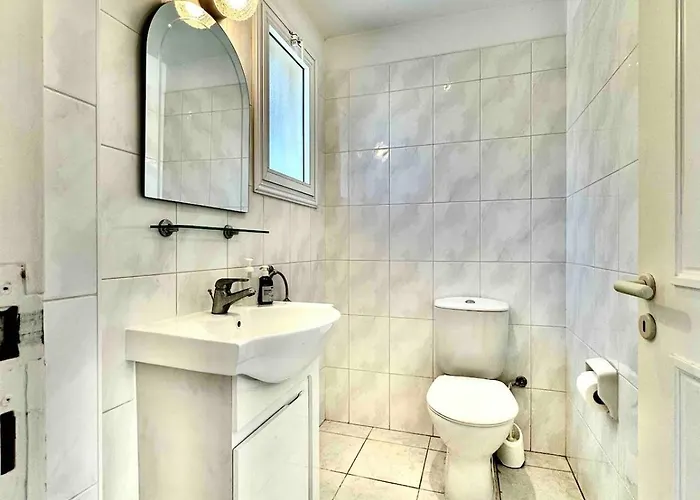 New Cozy Near The Sea!